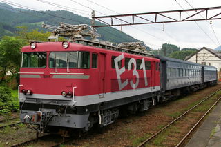 EF81形 レインボー色